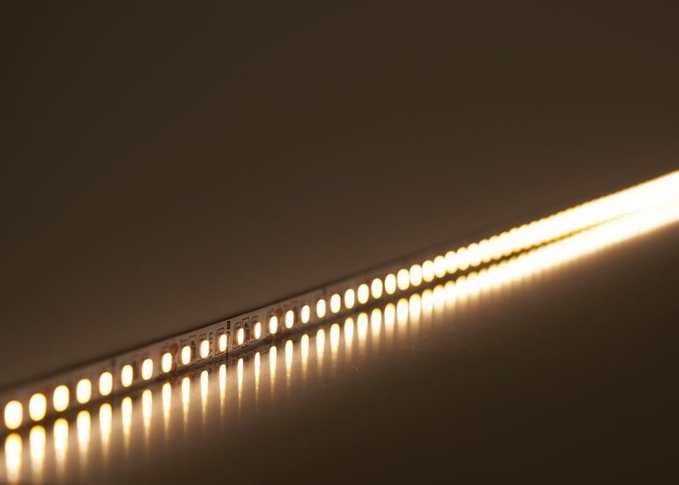 Купить Светодиодная LED лента Feron LS501, 120SMD(2835)/м 11Вт/м 24V 5000*8*1.22мм 3000К в интернет-магазине электрики в Москве Альт-Электро