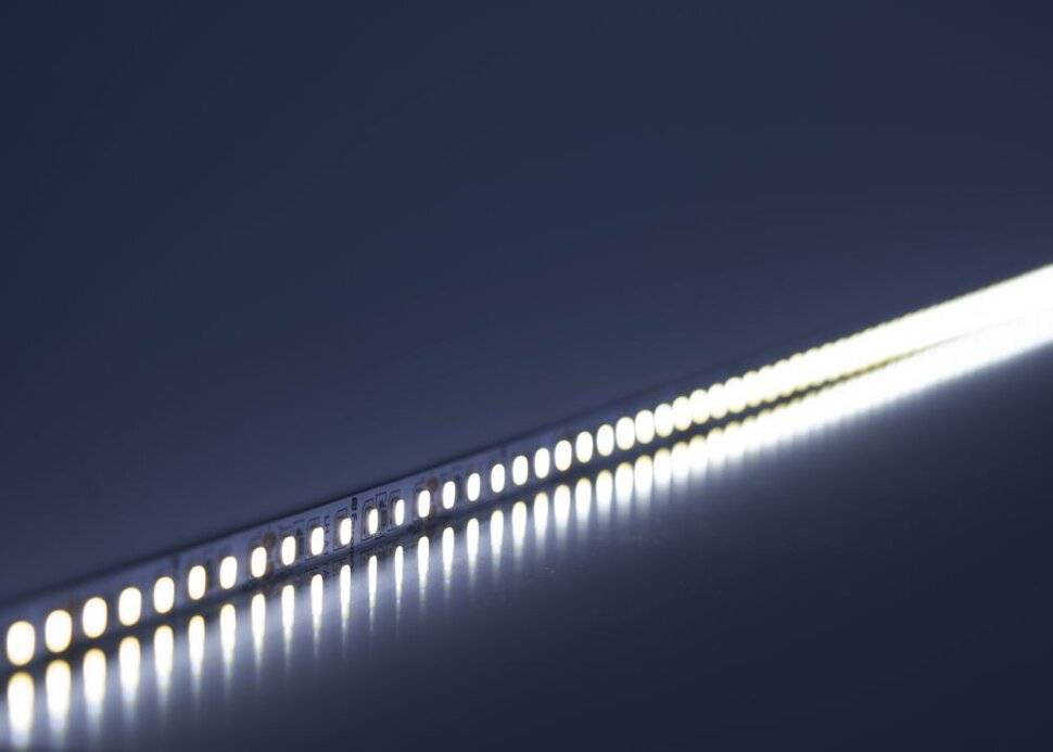 Купить Светодиодная LED лента Feron LS501, 120SMD(2835)/м 11Вт/м 24V 5000*8*1.22мм 6000К в интернет-магазине электрики в Москве Альт-Электро