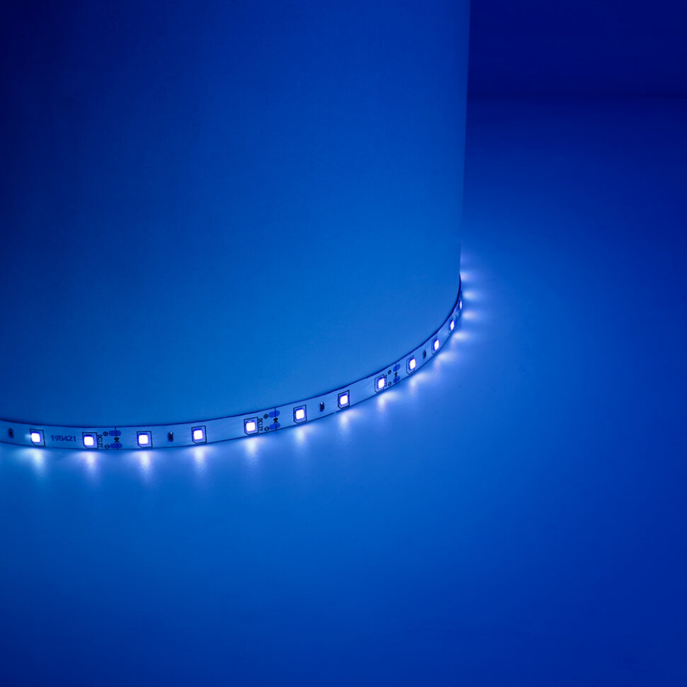 Купить Cветодиодная LED лента Feron LS604, 60SMD(2835)/м 4.8Вт/м  5м IP65 12V синий в интернет-магазине электрики в Москве Альт-Электро